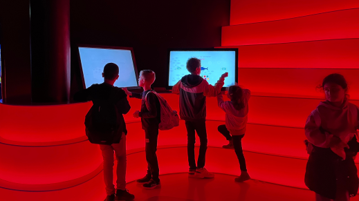 Interactieve touch schermen in het Oceanium bij Diergaarde Blijdorp.
