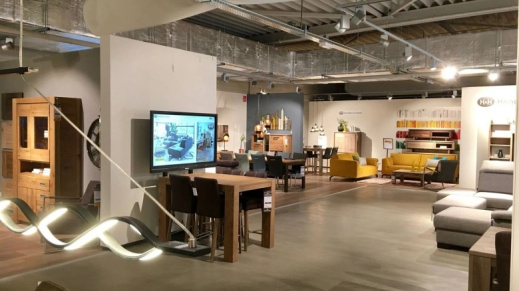 Interactief narrowcasting scherm in de showroom van een Henders en Hazel winkel. 