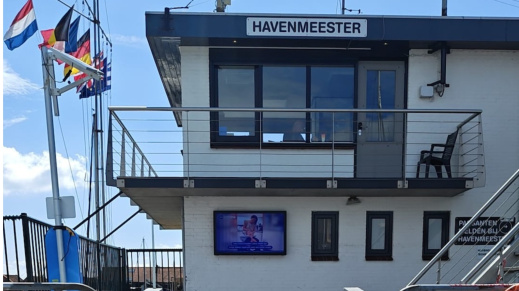 Het gebouw van de havenmeester van WVY.